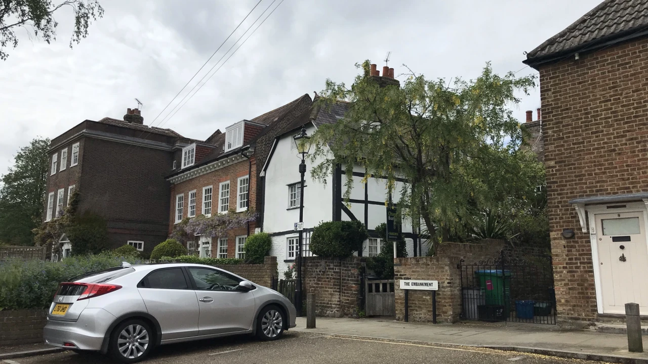 The Embankment, Twickenham